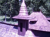 Střecha kosela ze smrkových šindelů