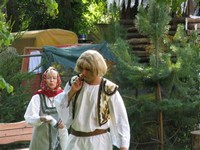 Představení Mrazík v zámeckém parku v Dukovanech